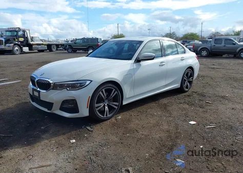 2021 BMW 3 Series 330E z USA, uszkodzony, nr VIN 3MW5P7J06M8B75130